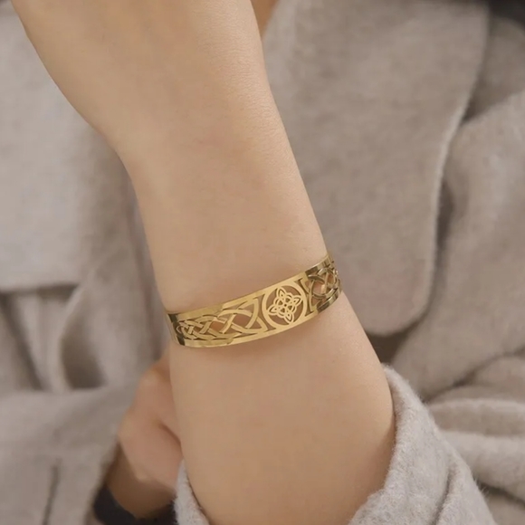 Breakfast at Tiffany's Bracelet - Picture 1 of 6